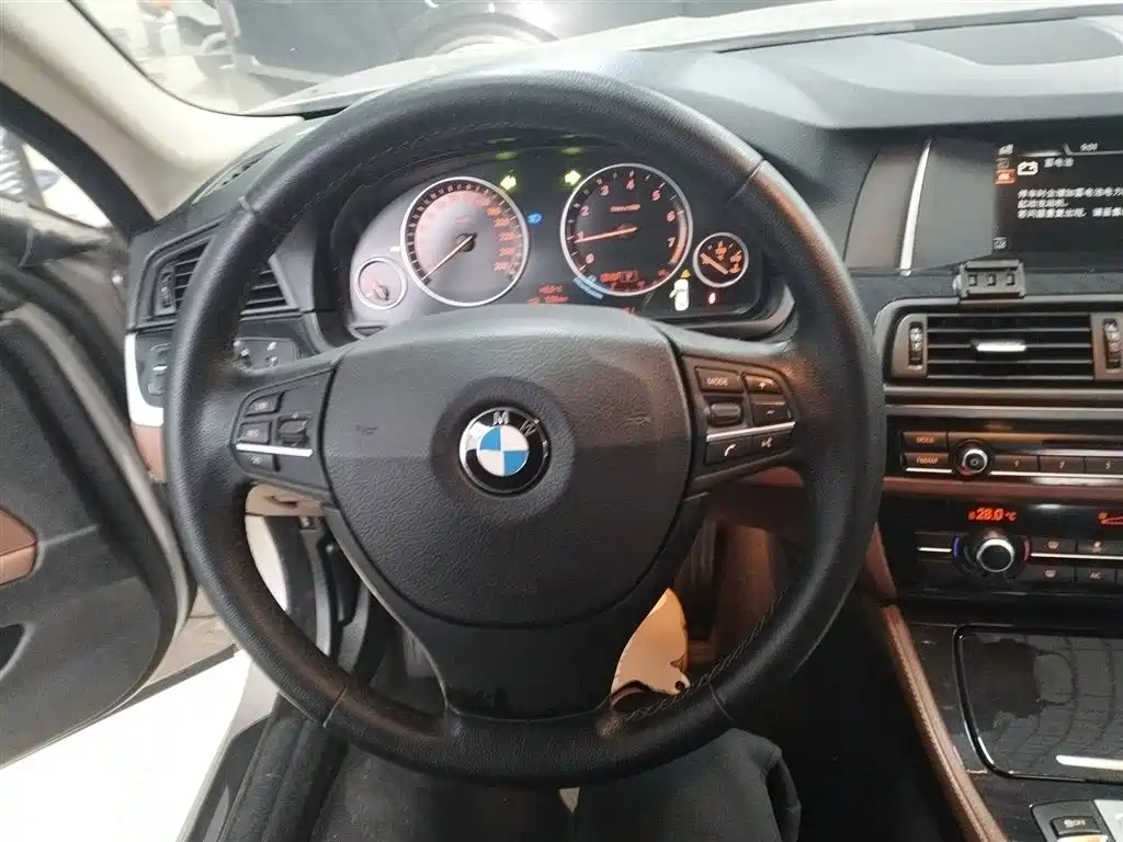 BMW 5 Series 2014 520Li Elegance фото 11