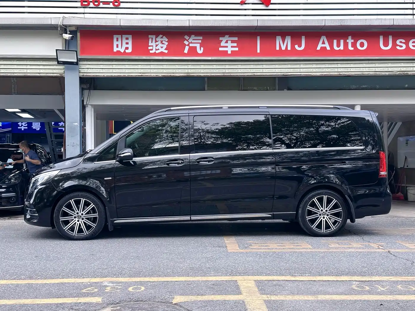 Mercedes-Benz V-Class 2021 V 260 L Long Wheelbase Luxury Edition фото 3