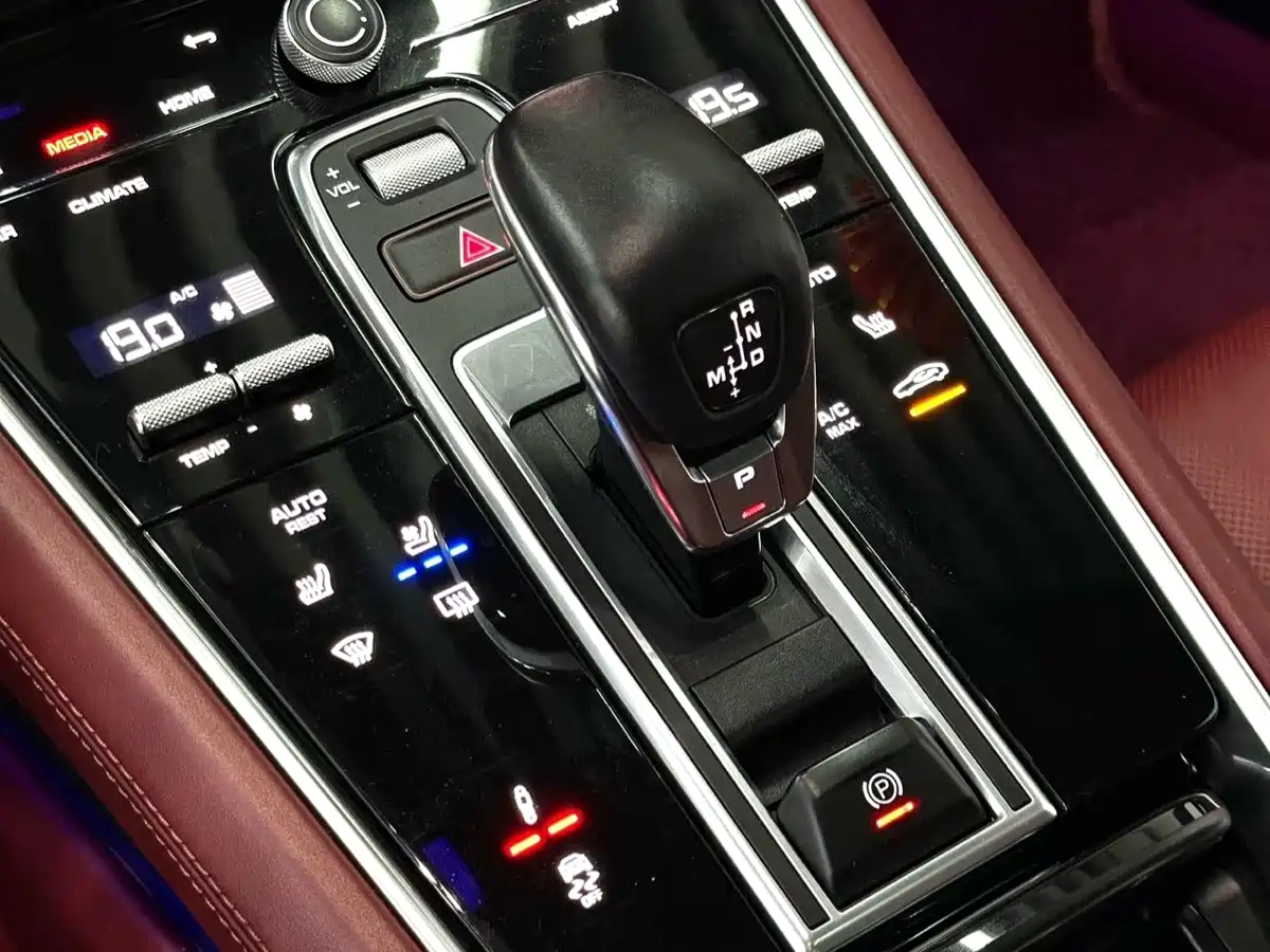 صورة 15 - Porsche Panamera