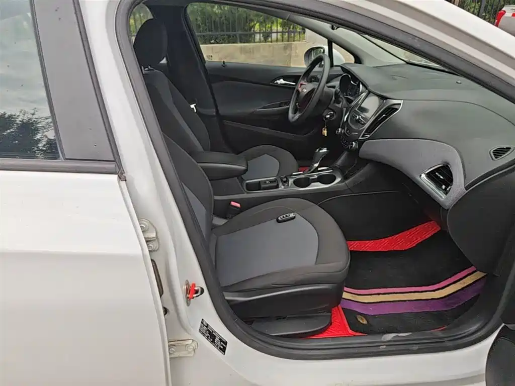 Chevrolet Cruze 2018 320 Automatic Pioneer Sunroof Edition фото 24