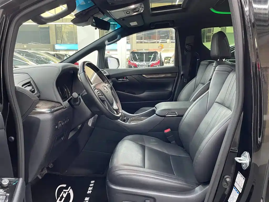 Toyota Vellfire 2021 Crown Hybrid 2.5L HV Premium Edition фото 8