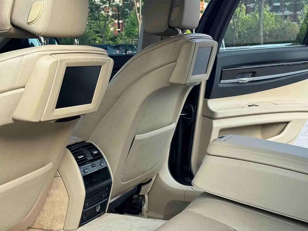 BMW 7 Series 2011 730Li Elegance фото 15