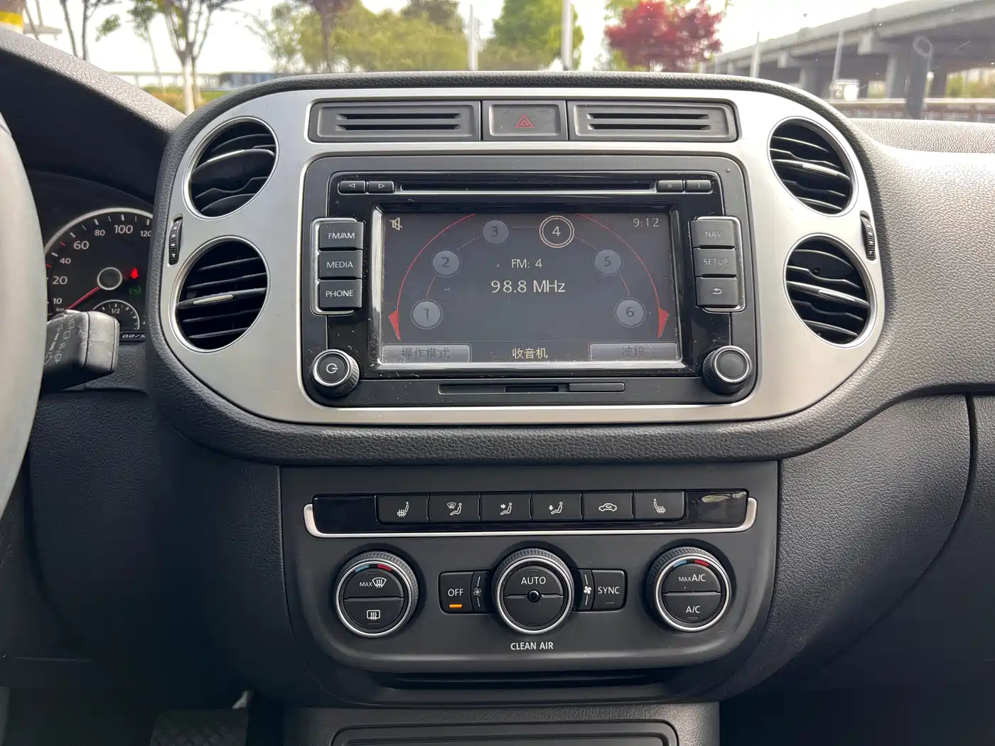 Volkswagen Tiguan 2016 Model 300TSI Automatic 2WD Luxury Edition фото 16