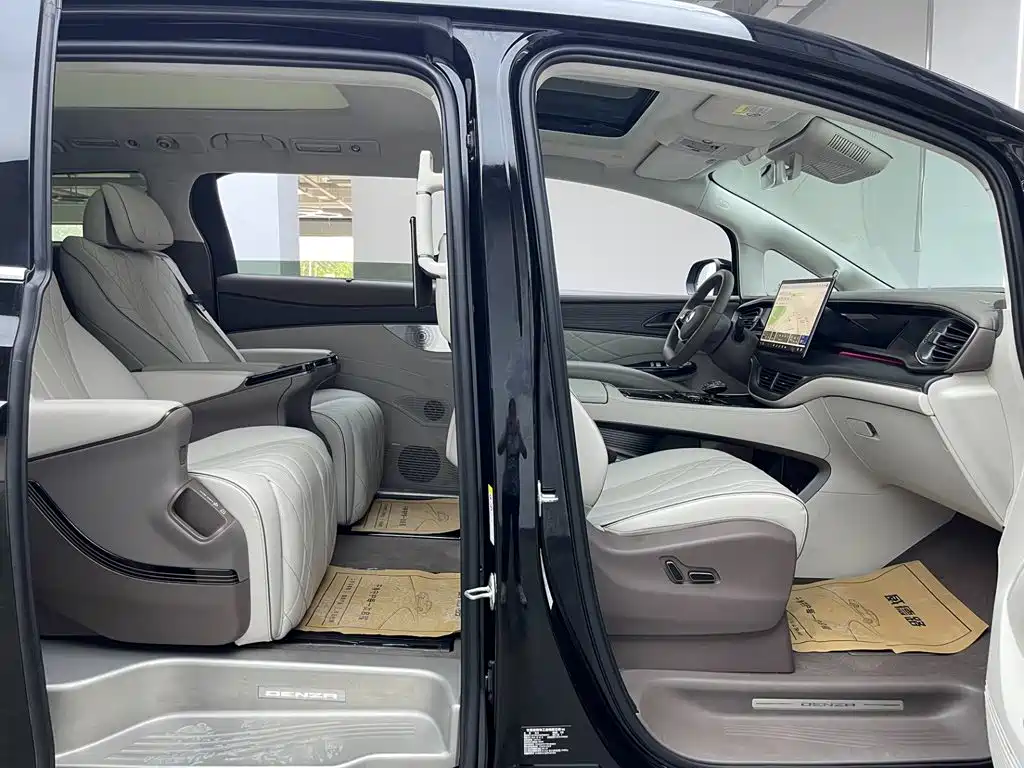Denza D9 2023 2022 DM-i 970 AWD Flagship