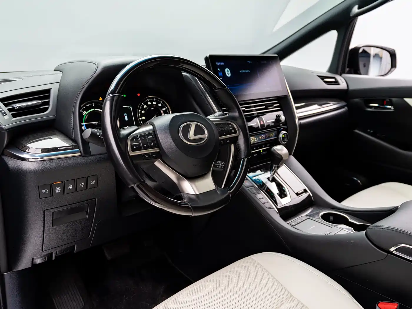 Lexus LM 2020 300h 4-Seat Imperial Edition фото 7