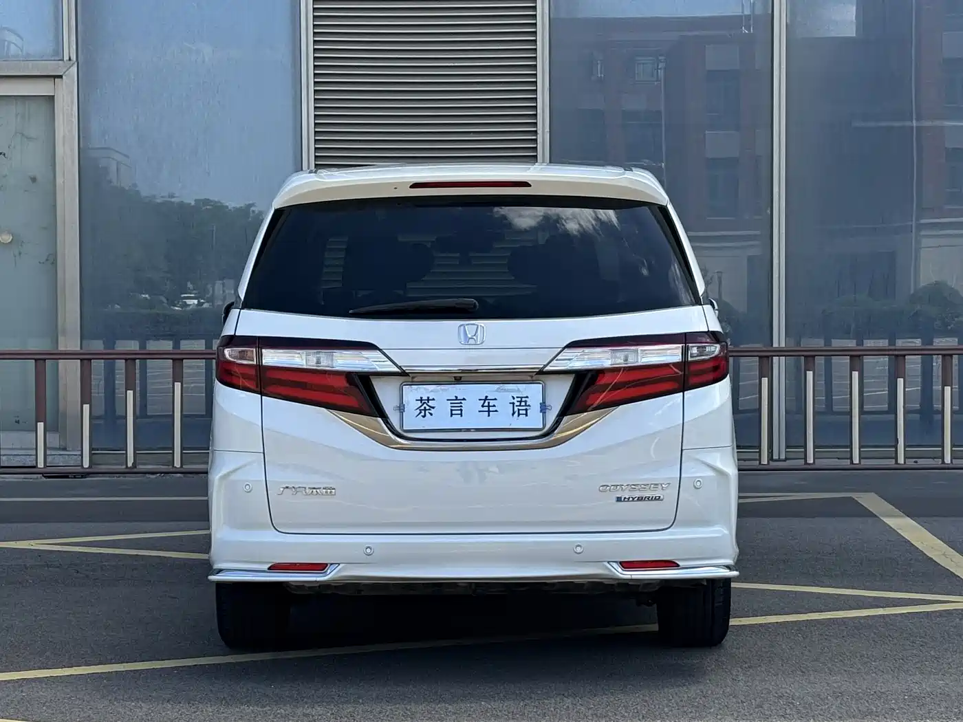 Honda Odyssey 2019 2.0L Sharp·Prestige Edition фото 4
