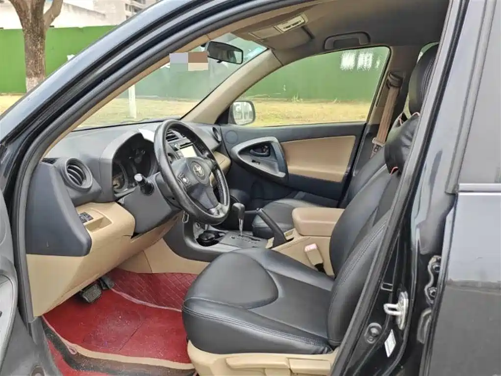 Toyota RAV4 Rongfang 2011 2.0L Automatic Classic Edition фото 4