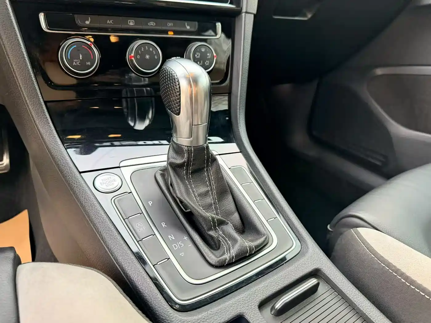 Volkswagen Golf 2020 280TSI DSG R-Line фото 9