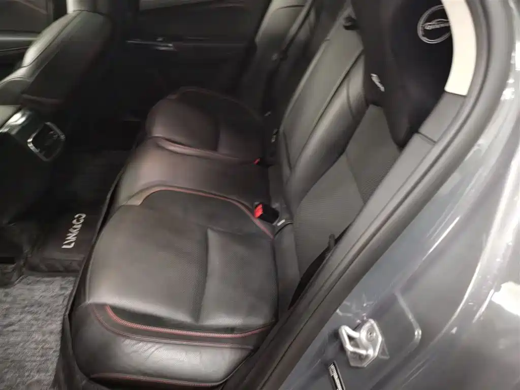 Lynk & Co 02 2018 1.5T DCT 2WD Power Edition China V фото 17
