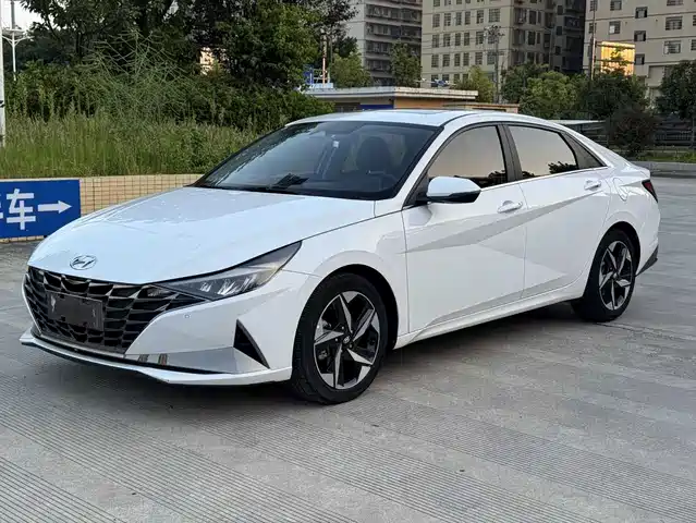 Hyundai Elantra 1.5L CVT LUX, Премиум
