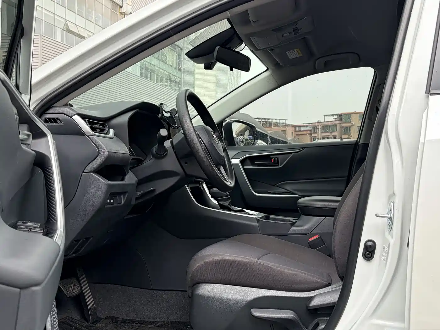 Toyota RAV4 Rongfang 2024 2.0L CVT FWD Urban Edition фото 5