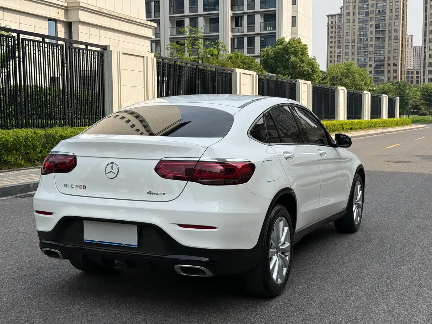 Mercedes-Benz GLC Coupe 2020 GLC 260 4MATIC Coupe SUV фото 5