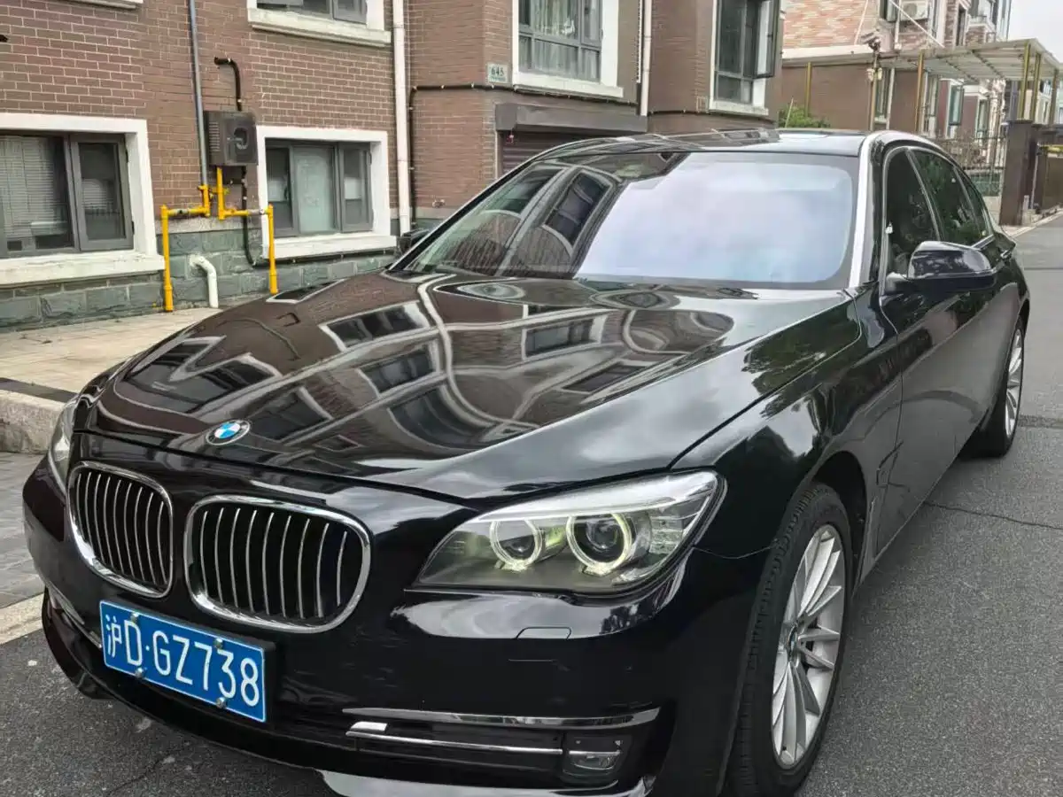 BMW 7 Series 2013 Model 740Li Luxury фото 4