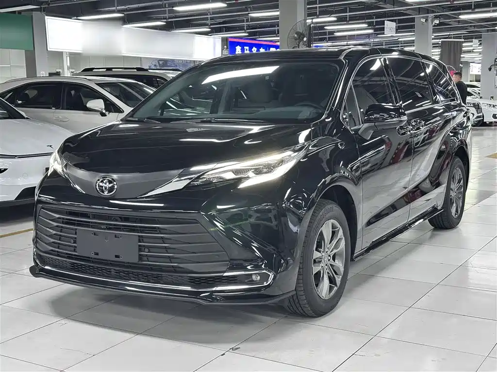 Toyota Sienna 2026 Model 2.5L Hybrid 2WD Comfort Edition фото 2
