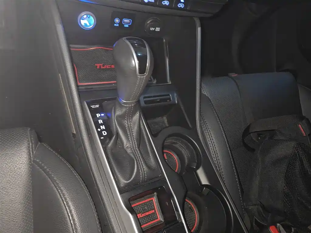 Hyundai Tucson 2018 1.6T DCT 2WD 15th Anniversary Special Edition фото 12