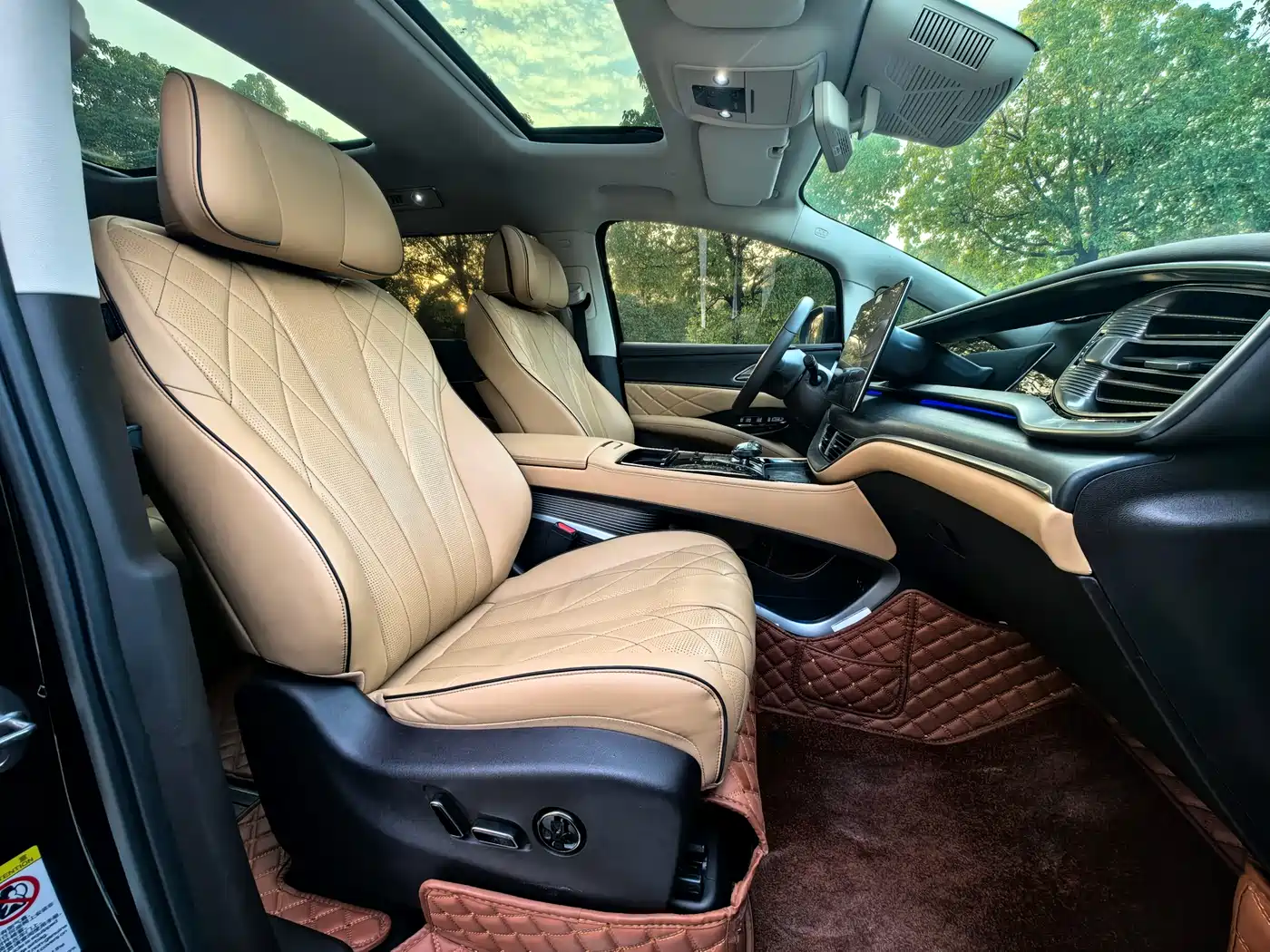 Denza D9 2024 DM-i 980 AWD Prestige фото 12