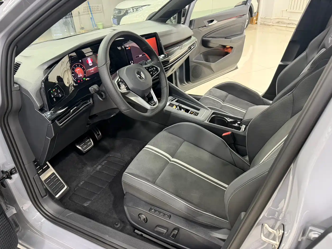 Volkswagen Golf 2021 280TSI DSG R-Line фото 7