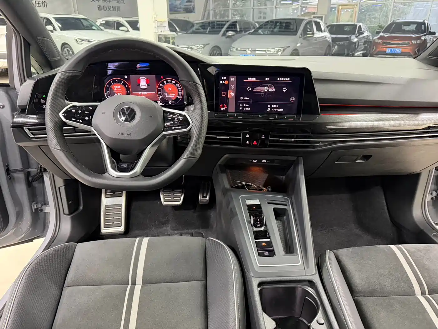 Volkswagen Golf 2021 280TSI DSG R-Line фото 18