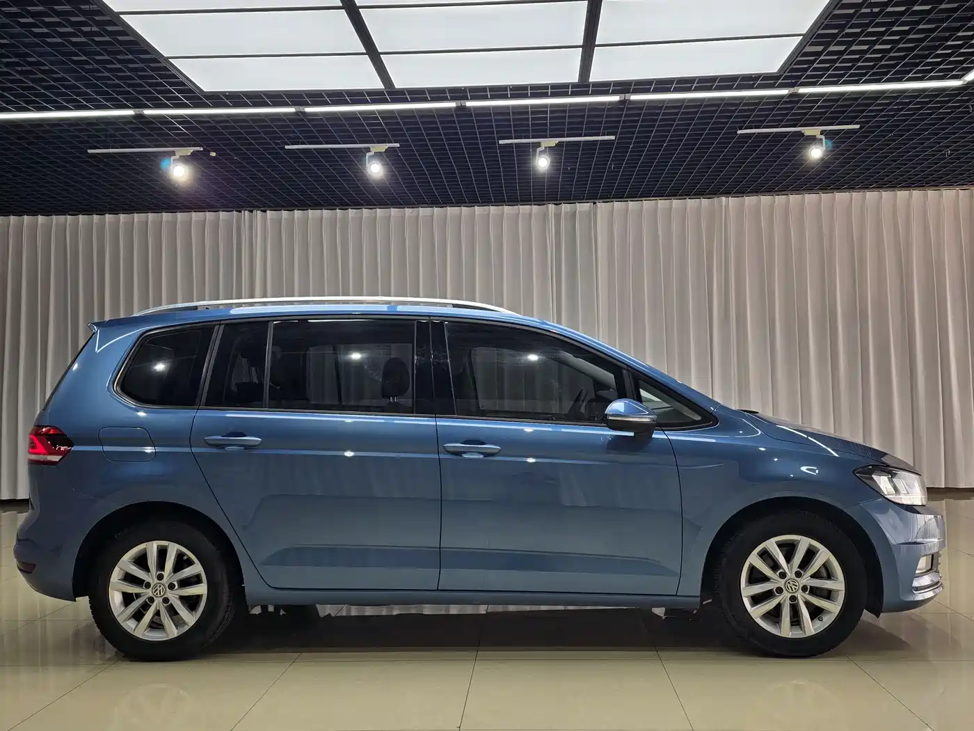 Volkswagen Touran 2018 Touran L 280TSI DSG Comfort 7-seater China V фото 4