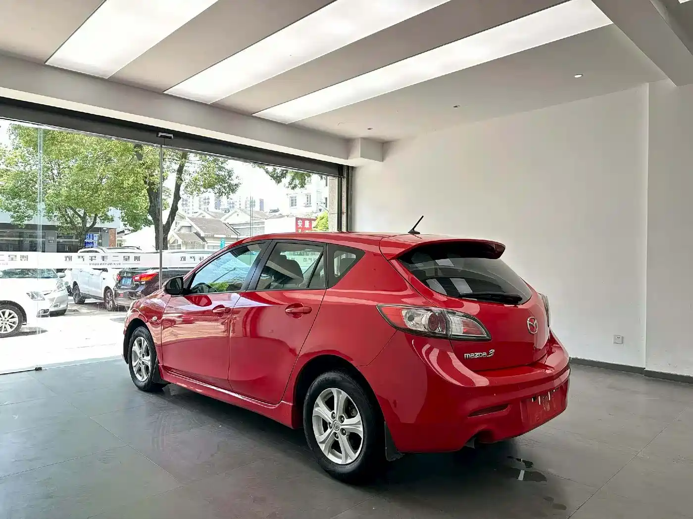 Mazda Mazda3 Axela 2014 2013 Hatchback 1.6L Automatic Elite