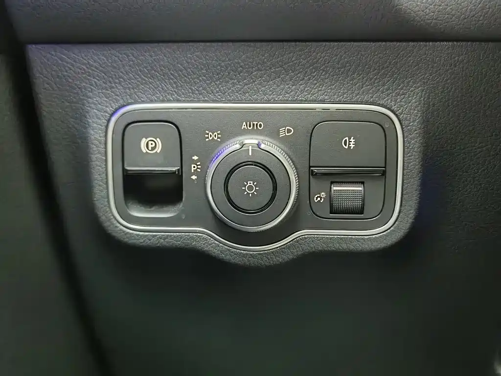 Mercedes-Benz GLB 2023 GLB 220 Dynamic фото 21