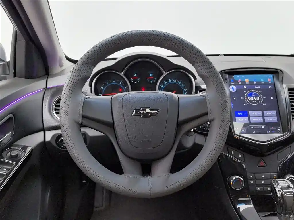 Chevrolet Cruze 2014 1.6L SL Million Commemorative Edition AT фото 11