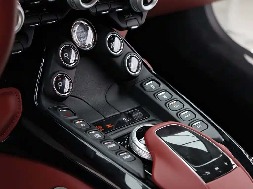 Фото 5 - Aston Martin Vantage