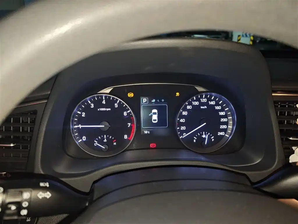 Hyundai Elantra 2016 Model 1.6L Automatic Smart Elite фото 14