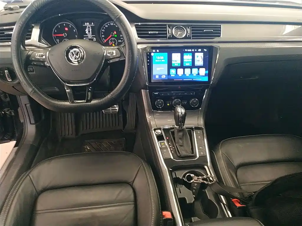 Volkswagen Passat 2017 330TSI DSG Prestige фото 6