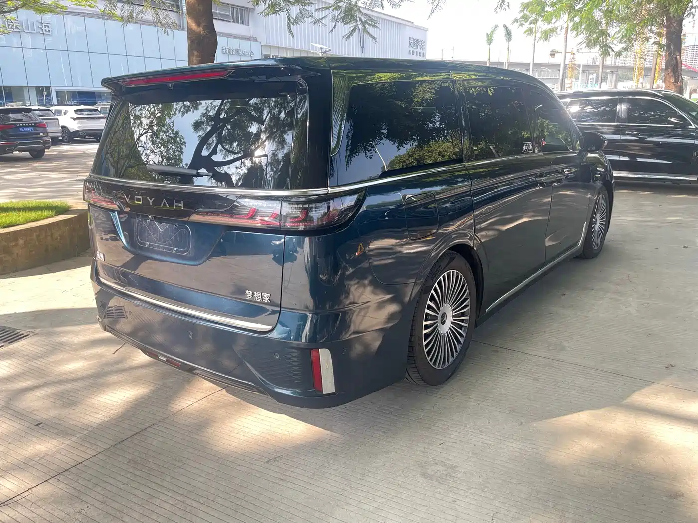Voyah Auto Voyah Dreamer 2025 PHEV AWD Flagship Qian Kun Edition фото 7