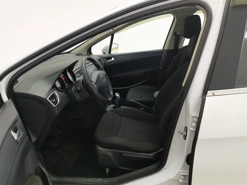 Peugeot 308 2014 Model Joy Edition Classic 1.6L Manual Superior Style фото 10