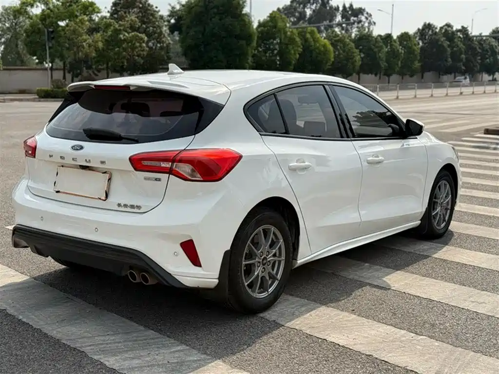 Фото 5 - Ford Focus