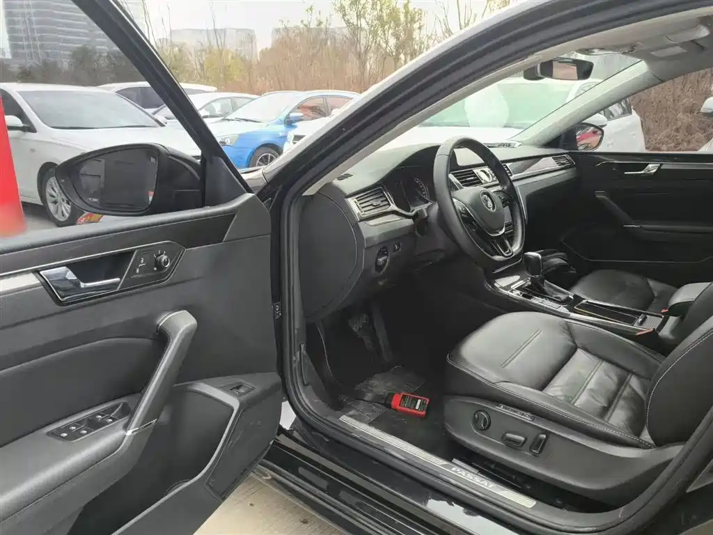 Volkswagen Passat 2016 330TSI DSG Executive Edition фото 15