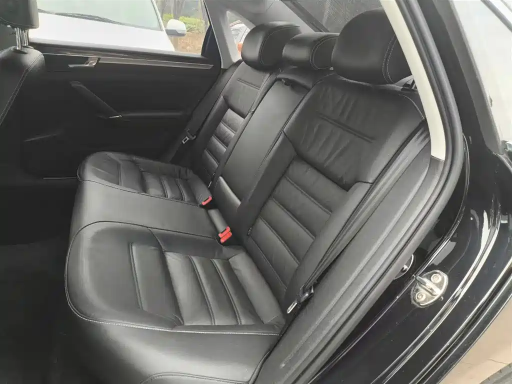 Volkswagen Passat 2016 330TSI DSG Executive Edition фото 12