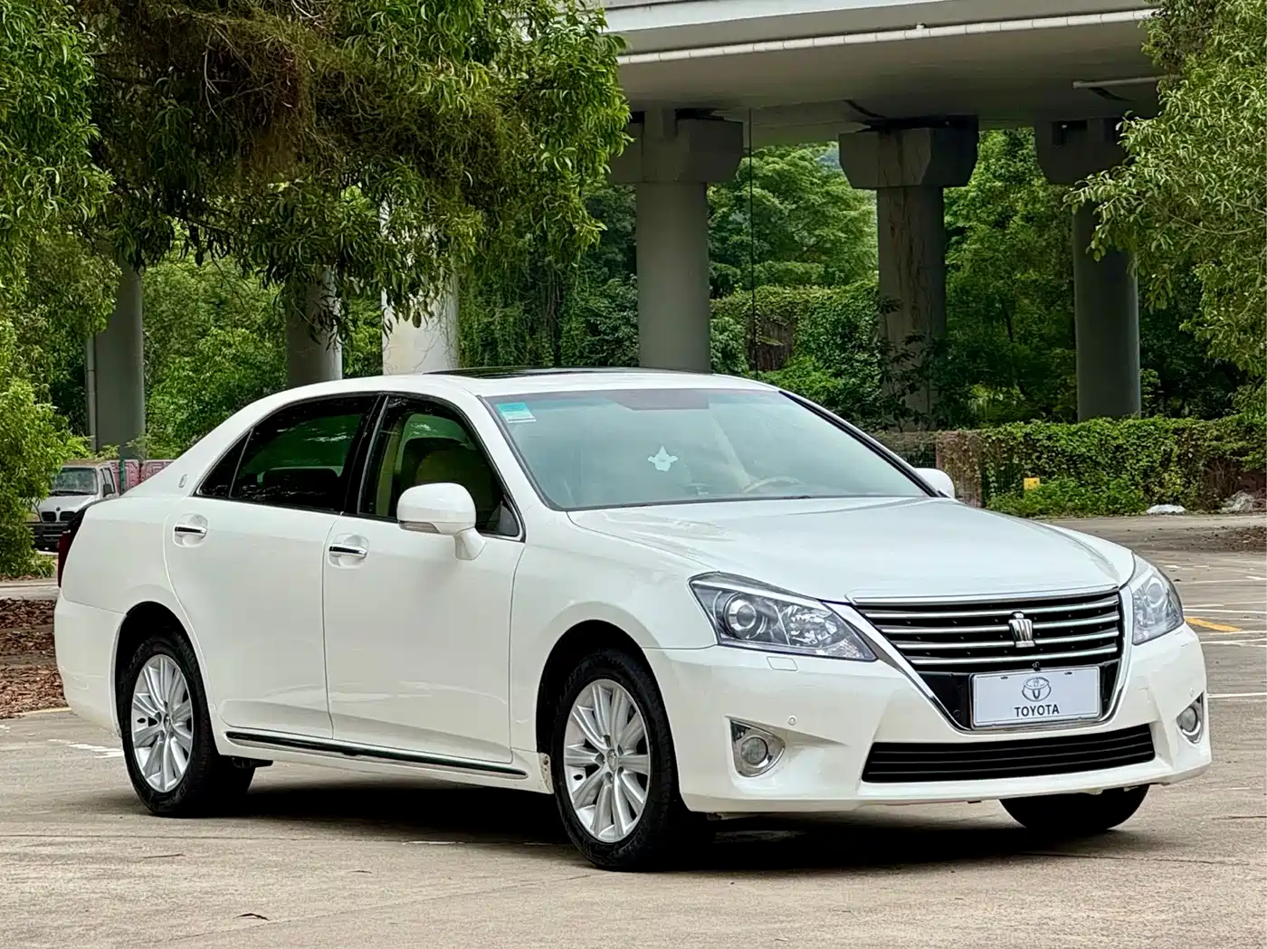 Toyota Crown 2012 2.5L Royal Leather Edition фото 3