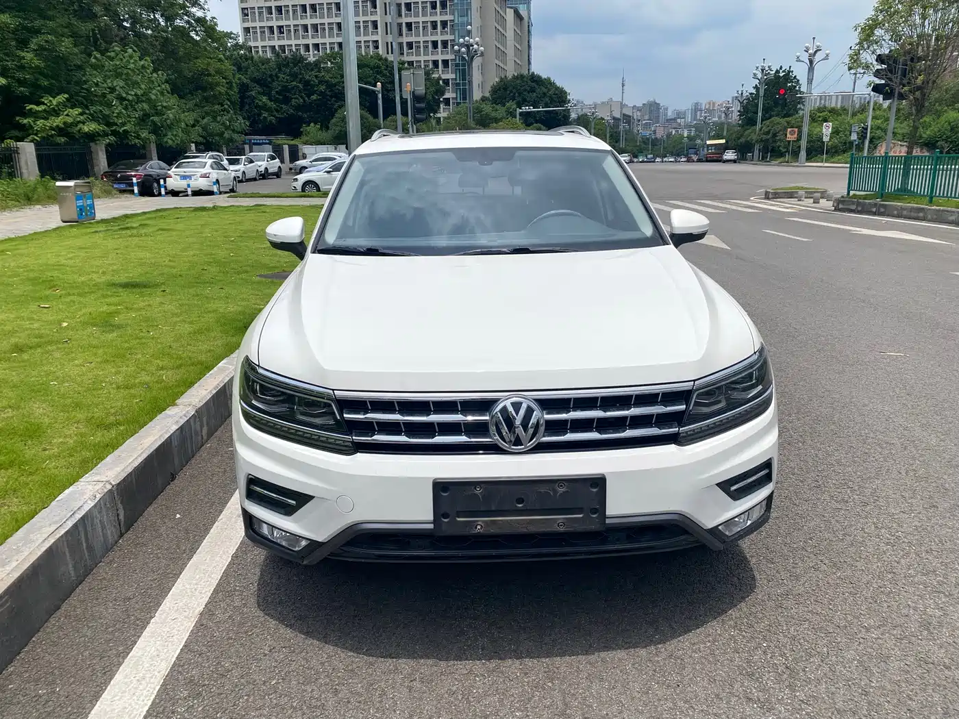 Фото 2 - Volkswagen Tiguan L