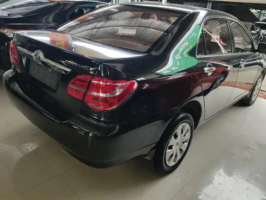 Toyota Corolla 2013 1.6L Automatic Luxury фото 3
