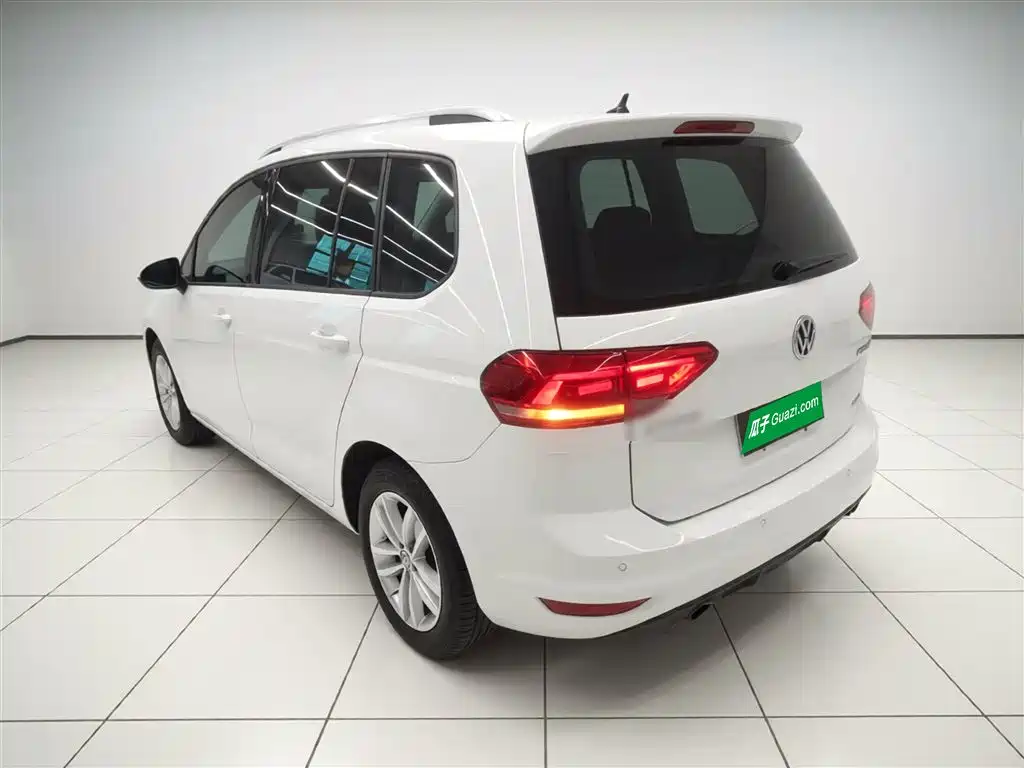 Volkswagen Touran 2018 Touran L 280TSI DSG Trendline 7-seater China V фото 5