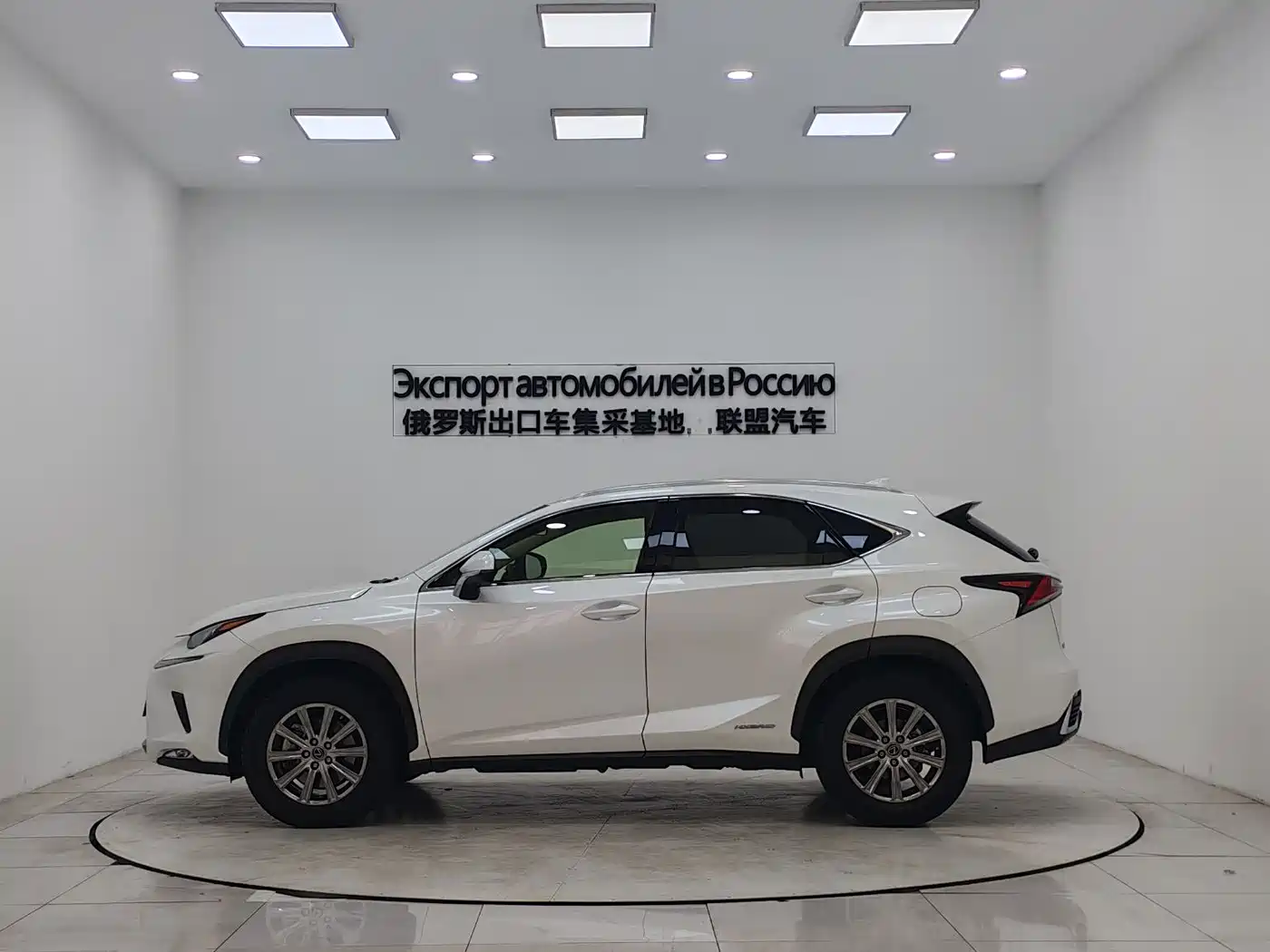 Lexus NX 2020 300h FWD F Sport China VI фото 5