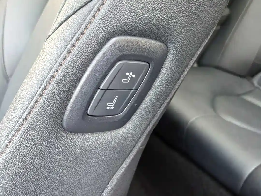 Toyota Camry 2023 2.5G Luxury Edition фото 20