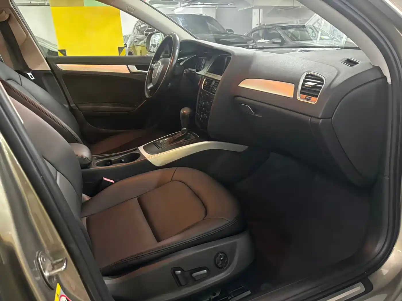 Audi A4L 2012 2.0 TFSI Auto Standard фото 5