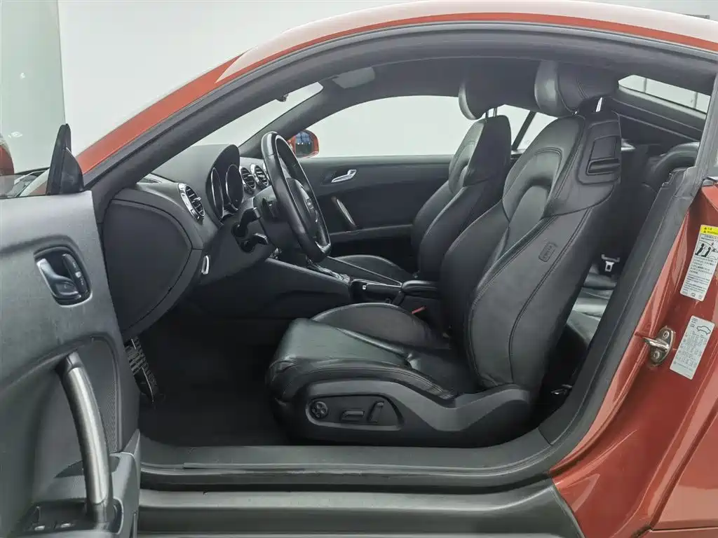 Audi TT 2011 TT Coupe 2.0TFSI фото 10