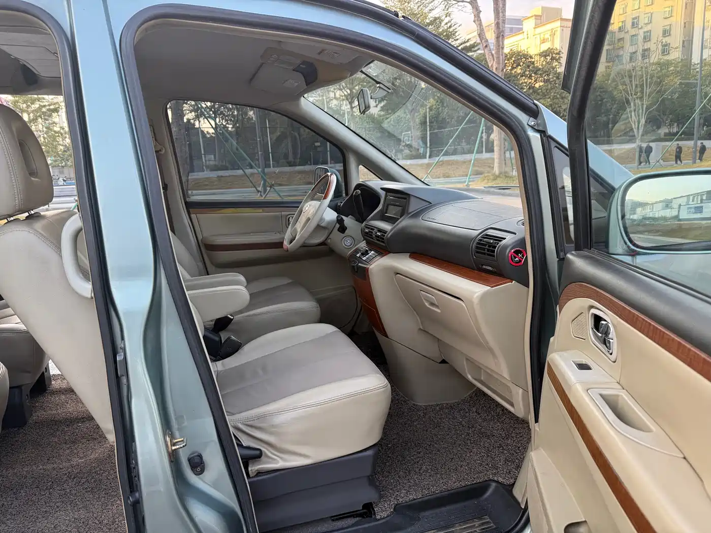 Dongfeng Yuxuan 2010 2009 2.5L Auto Luxury Edition