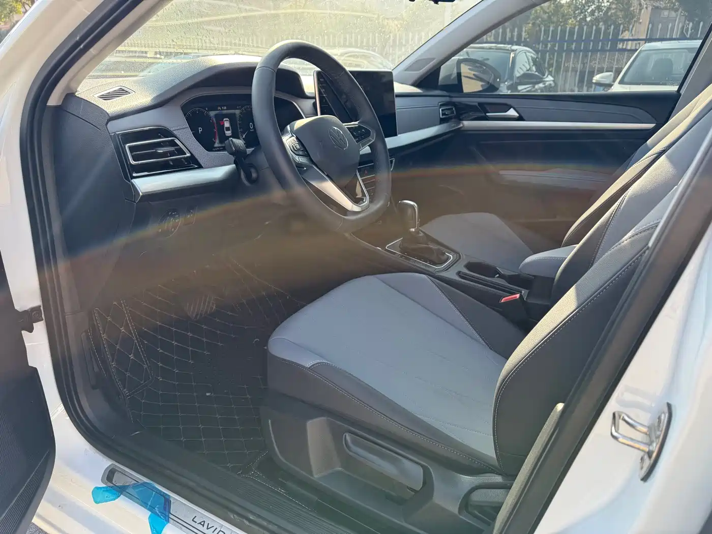Volkswagen Lavida 2024 Model 1.5L Automatic Starlight 5 Million Edition фото 9