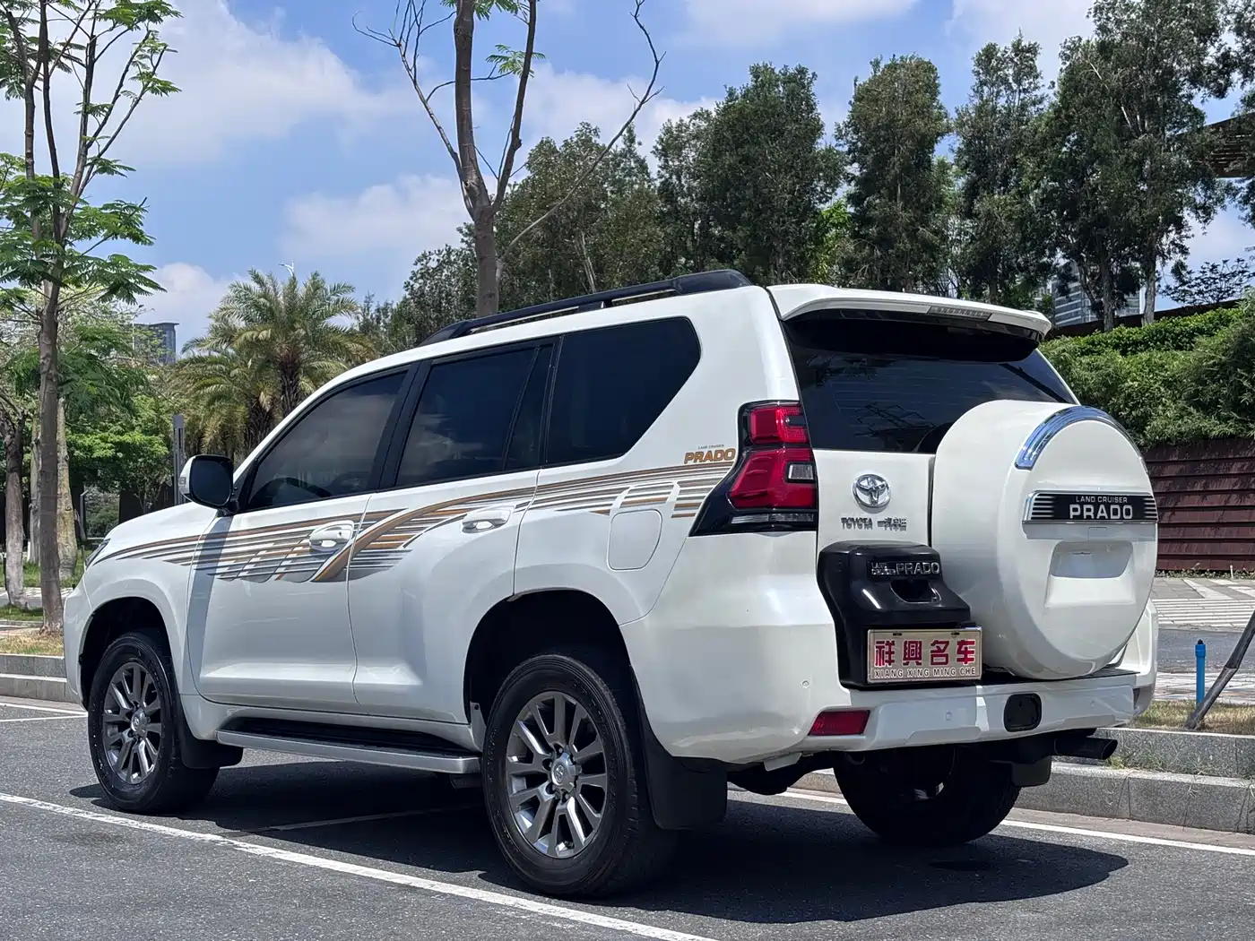 Toyota Prado 2018 3.5L Automatic TX-L Rear-mounted Spare Tire фото 4