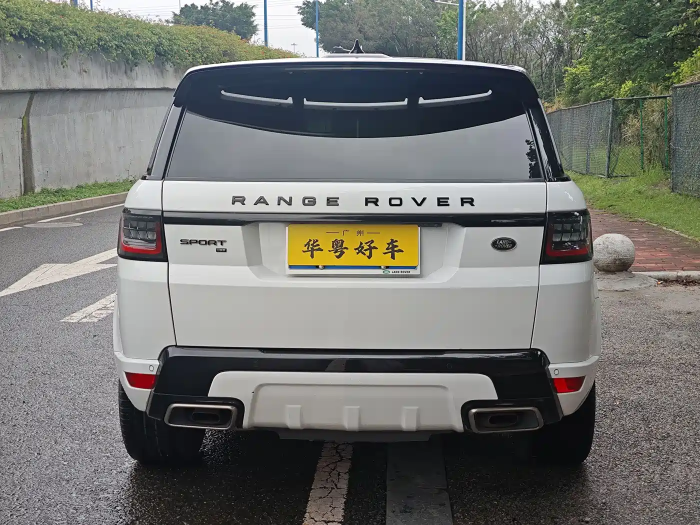 Land Rover Range Rover Sport 2022 3.0 L6 Gloss Black Edition фото 3