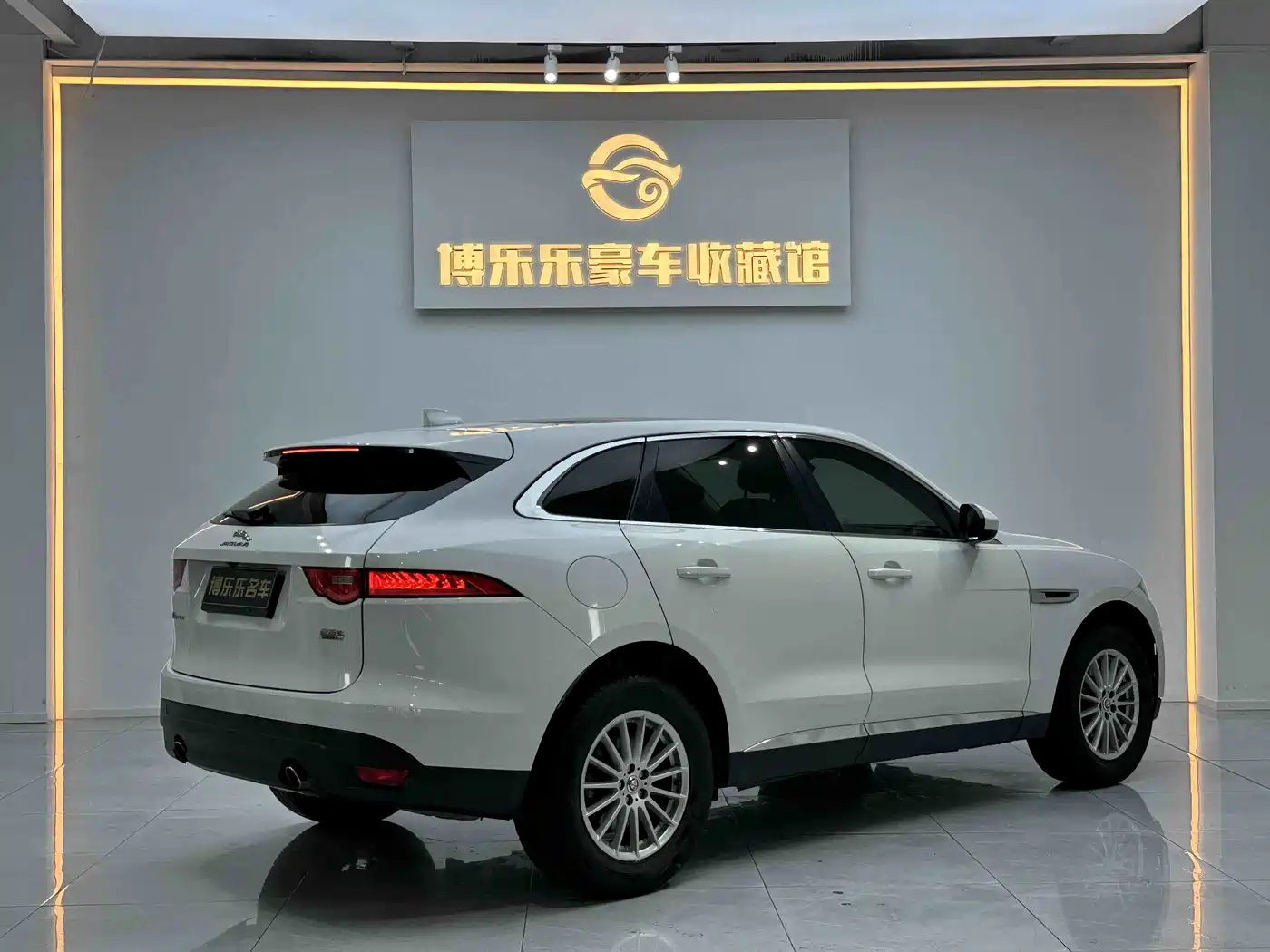 Jaguar F-PACE 2018 2018 2.0T 4WD Urban Premium Edition