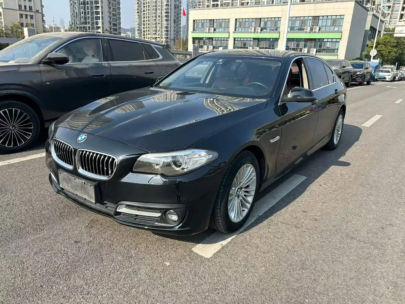 BMW 5 Series 2014 525Li Leading фото 2