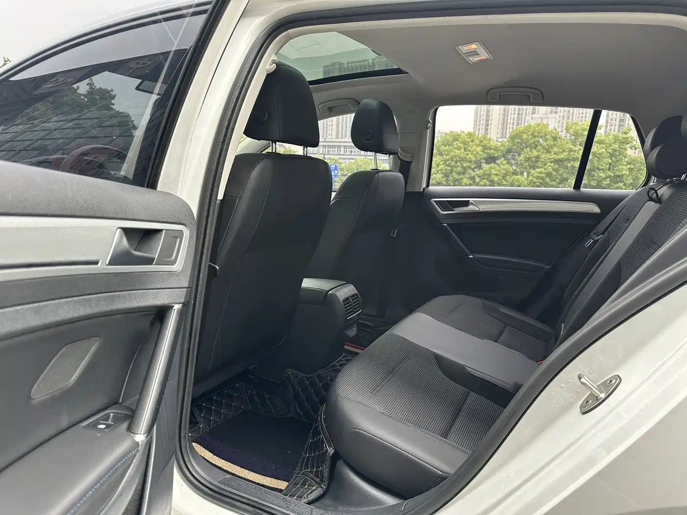 Volkswagen Golf Electric 2020 Chi Pro фото 13