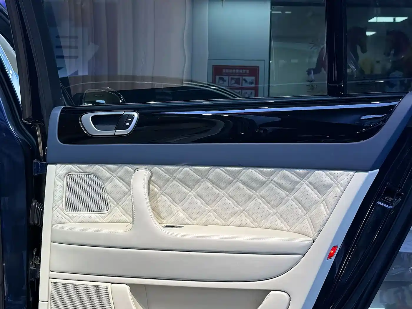Bentley Flying Spur 2010 6.0T 5-seater Version фото 7